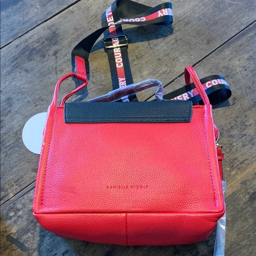 NWT Danielle Nicole Black and Red Lion Crossbody Bag - Gryffindor Shoulder Bag - Picture 3 of 13